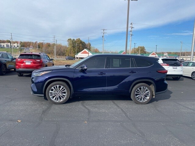 2020 Toyota Highlander Platinum photo 2