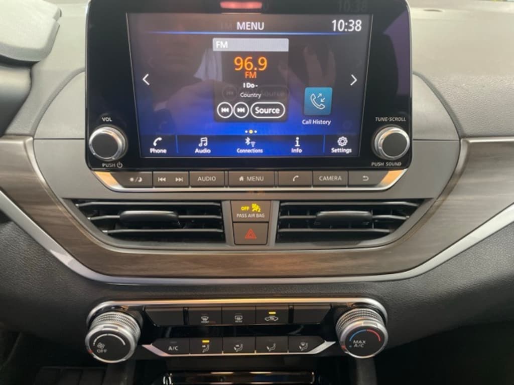 Used 2024 Nissan Altima 2.5 SV Sedan