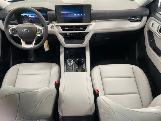 2026 Ford Explorer photo 2