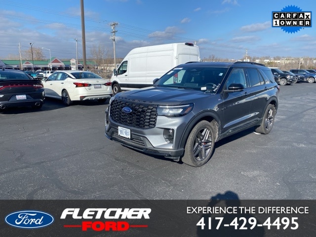 2025 Ford Explorer ST-LINE's photo