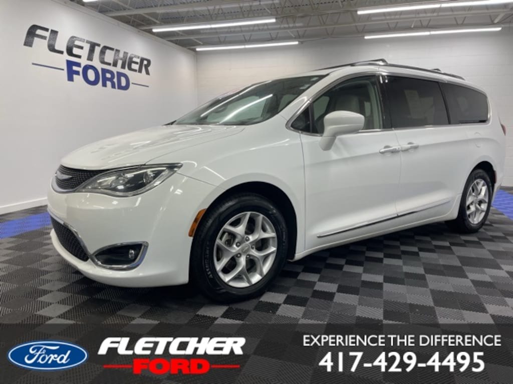 Used 2017 Chrysler Pacifica Touring L Plus Minivan/Van