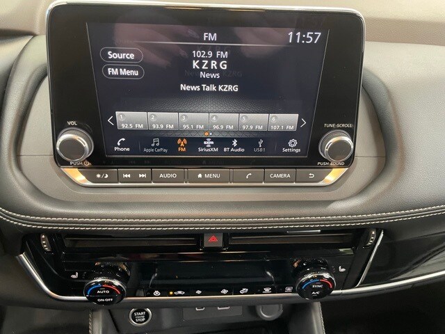 2023 Nissan Rogue SL photo 3