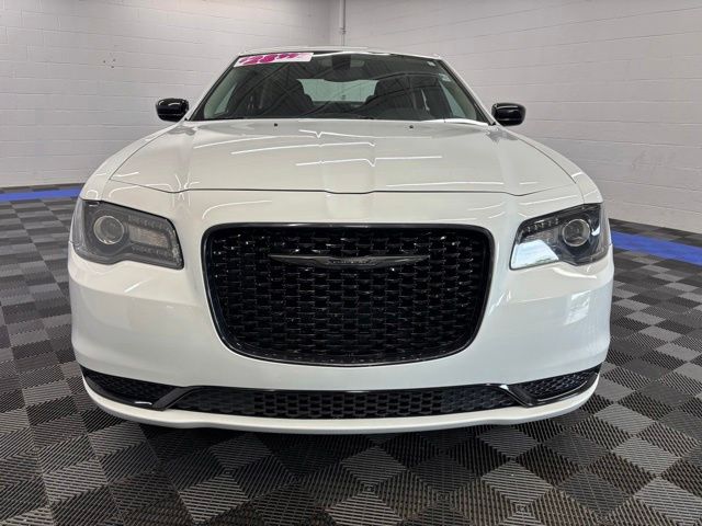 2023 Chrysler 300 Touring - Photo 12