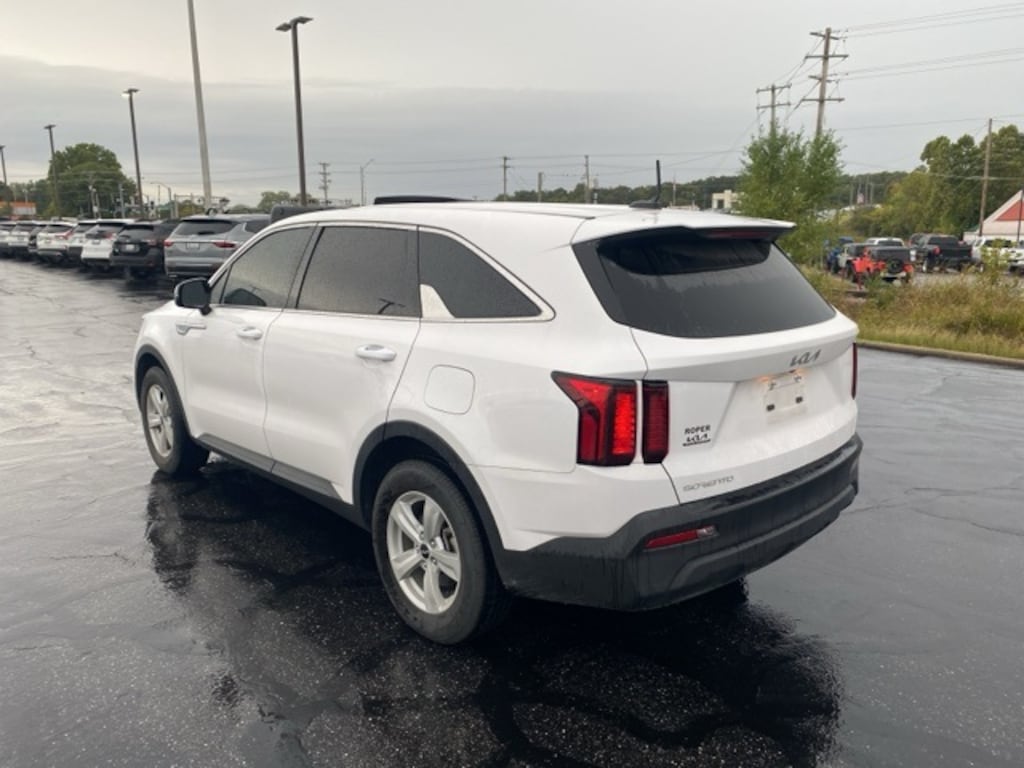 Used 2023 Kia Sorento LX SUV