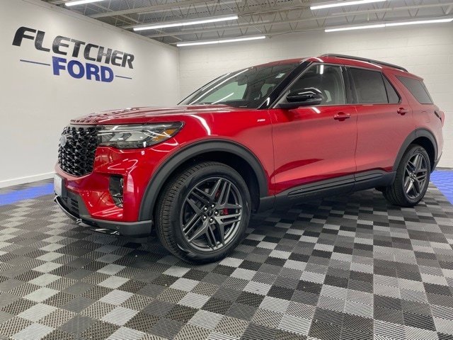 2025 Ford Explorer ST-LINE's photo