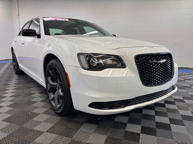 2023 Chrysler 300 Touring - Photo 11