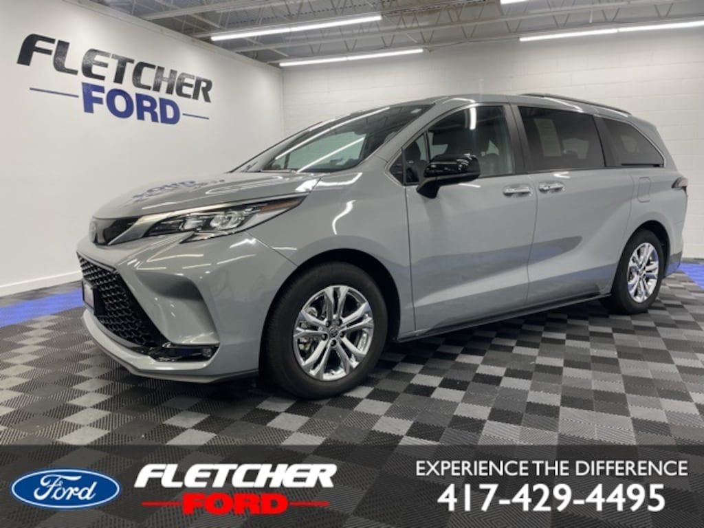 Used 2023 Toyota Sienna XSE Minivan/Van