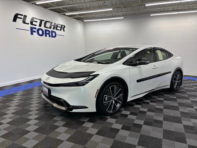 2023 Toyota Prius XLE's photo