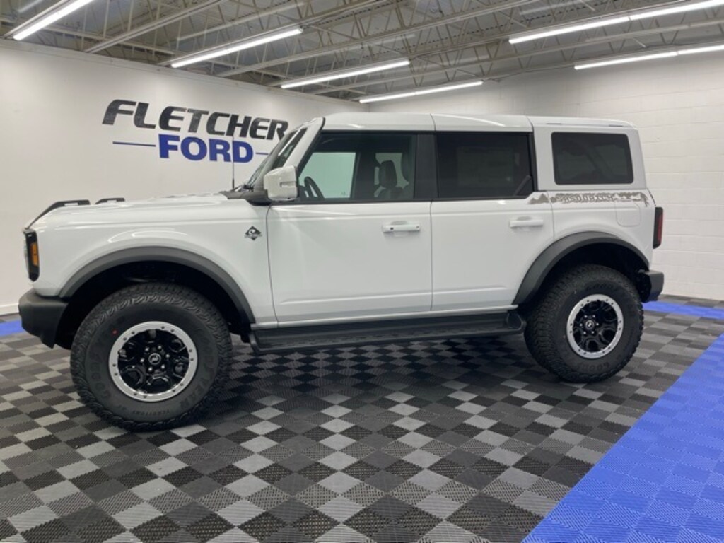 New 2025 Ford Bronco Outer Banks SUV