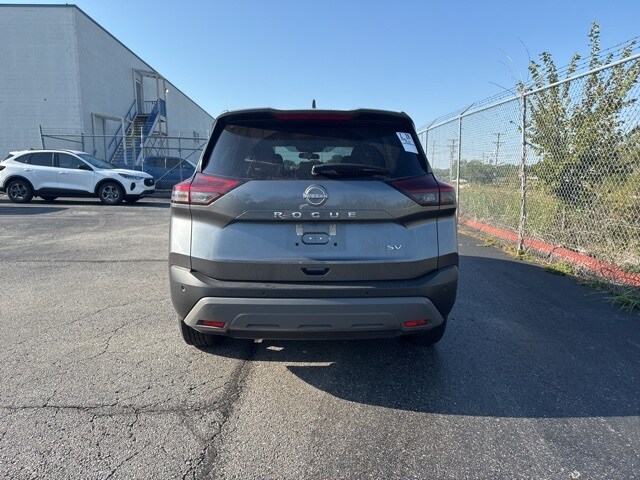 2023 Nissan Rogue SV photo 4