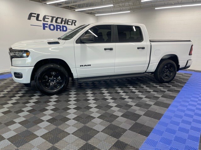 2025 Ram 1500 Tradesman photo 3
