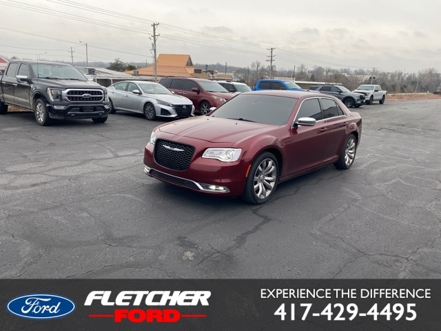 2021 Chrysler 300 Touring's photo