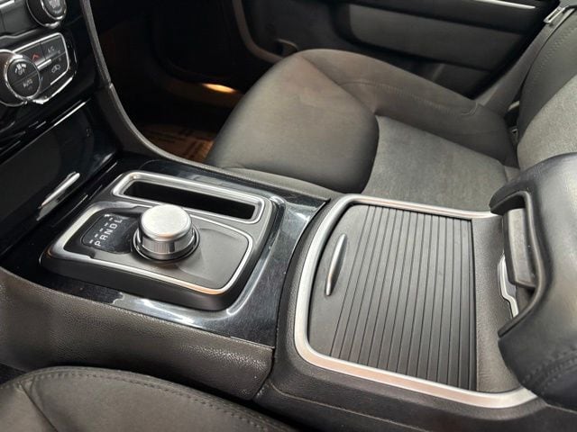 2023 Chrysler 300 Touring - Photo 10
