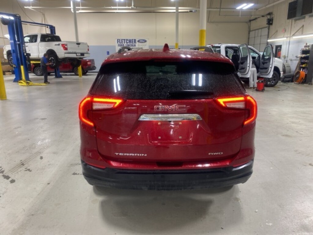 Used 2024 GMC Terrain SLE SUV