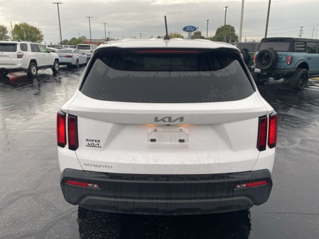 Used 2023 Kia Sorento LX SUV