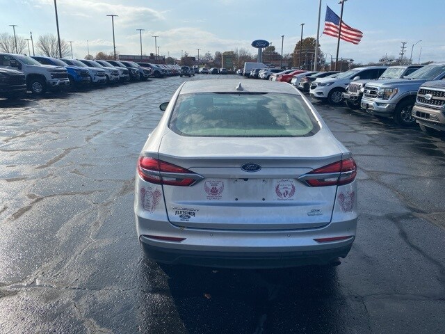 2019 Ford Fusion SE photo 3