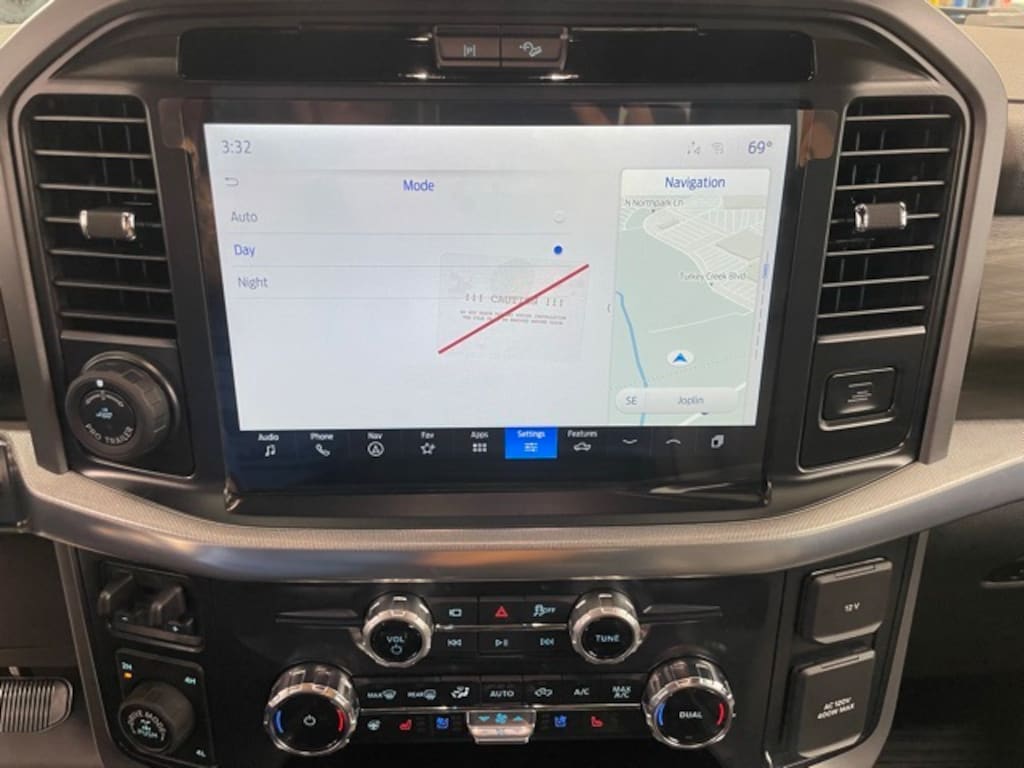 New 2025 Ford F-150 Lariat Truck