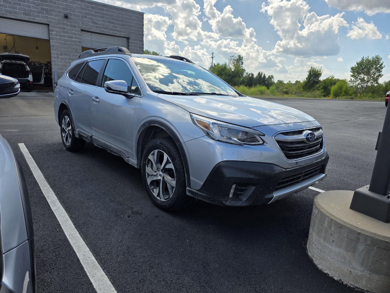 2022 Subaru Outback Limited photo 2