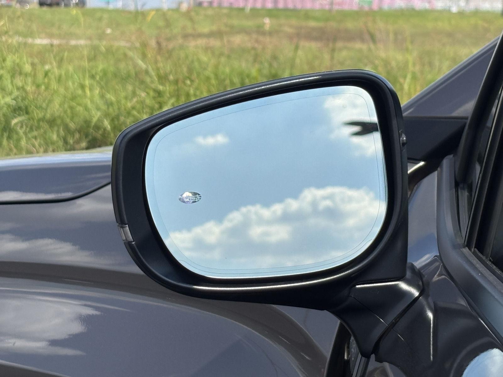 2025 Subaru Forester Touring photo 2