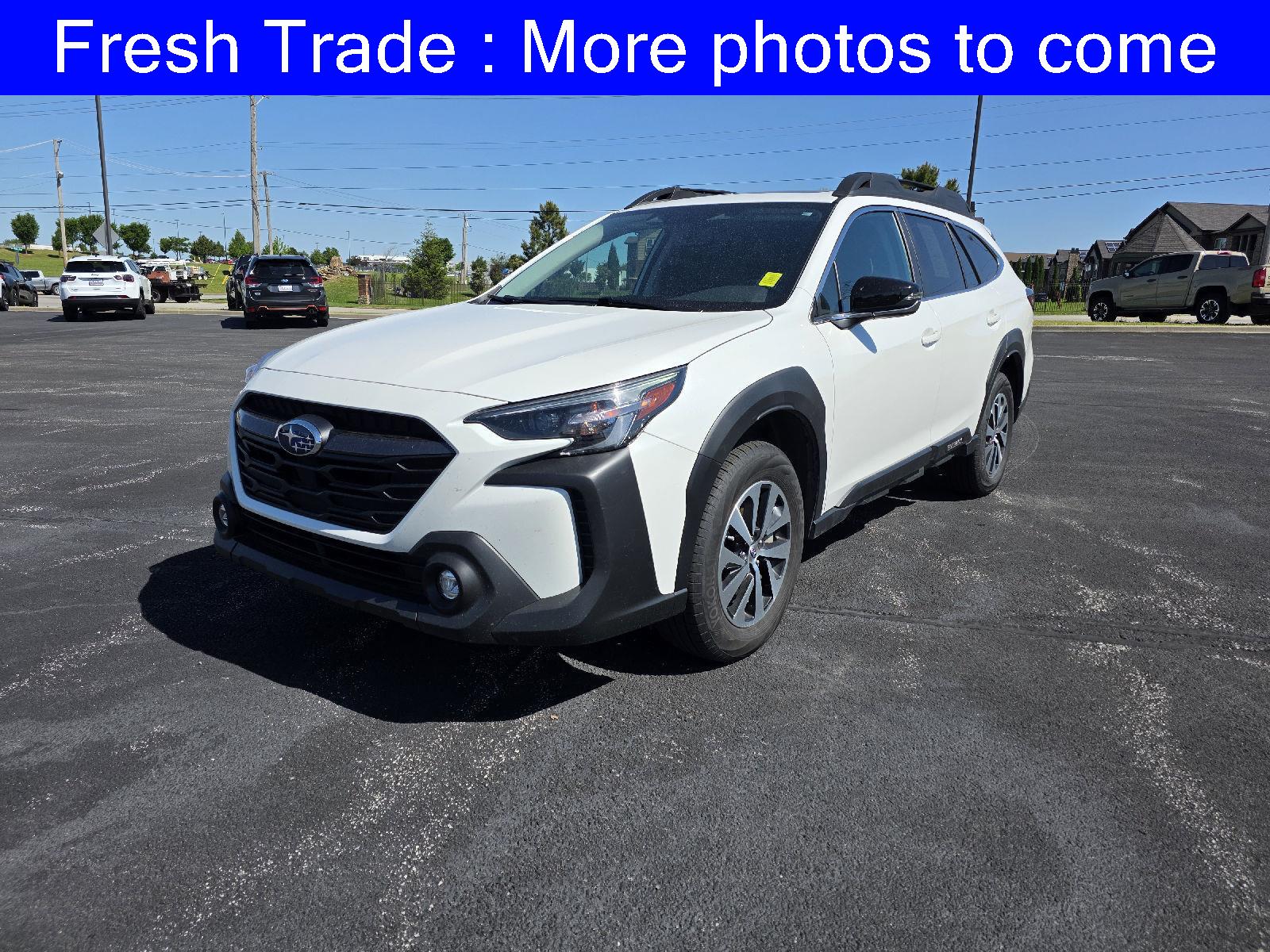 2025 Subaru Outback Premium's photo