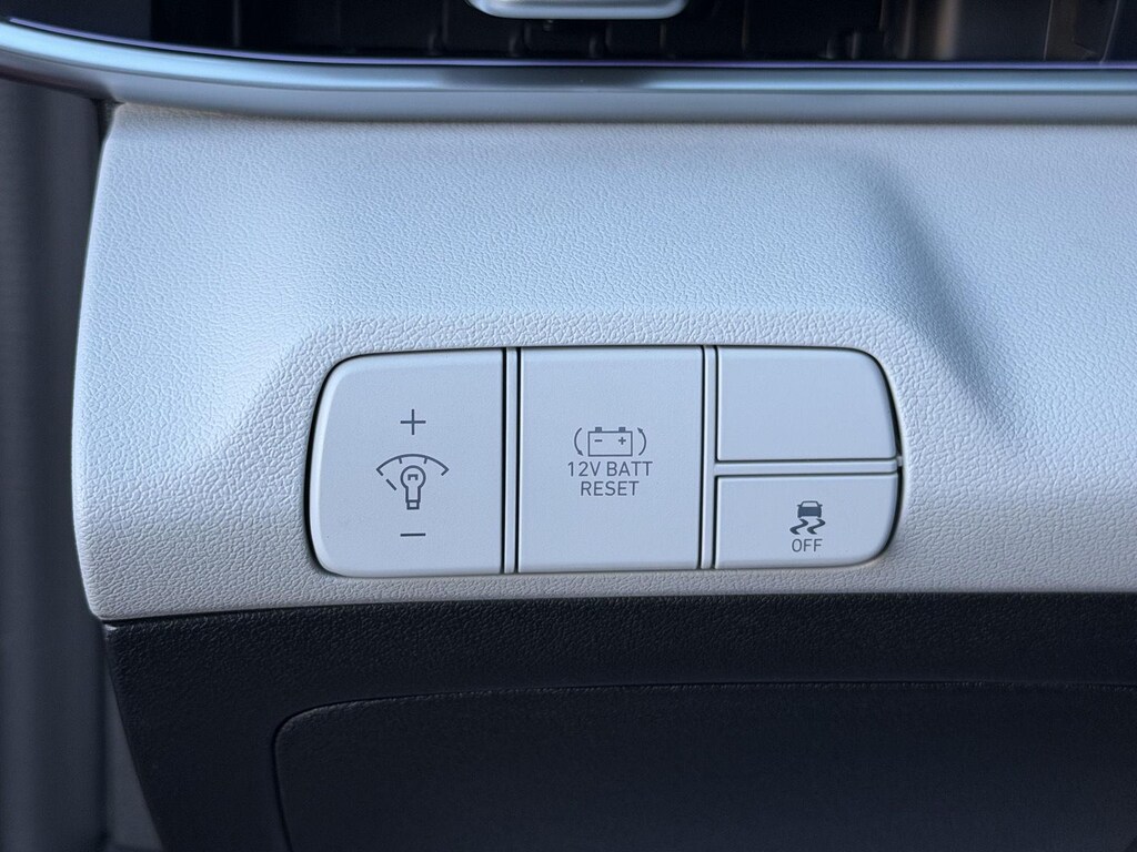 Used 2025 Hyundai Elantra Hybrid Limited Sedan