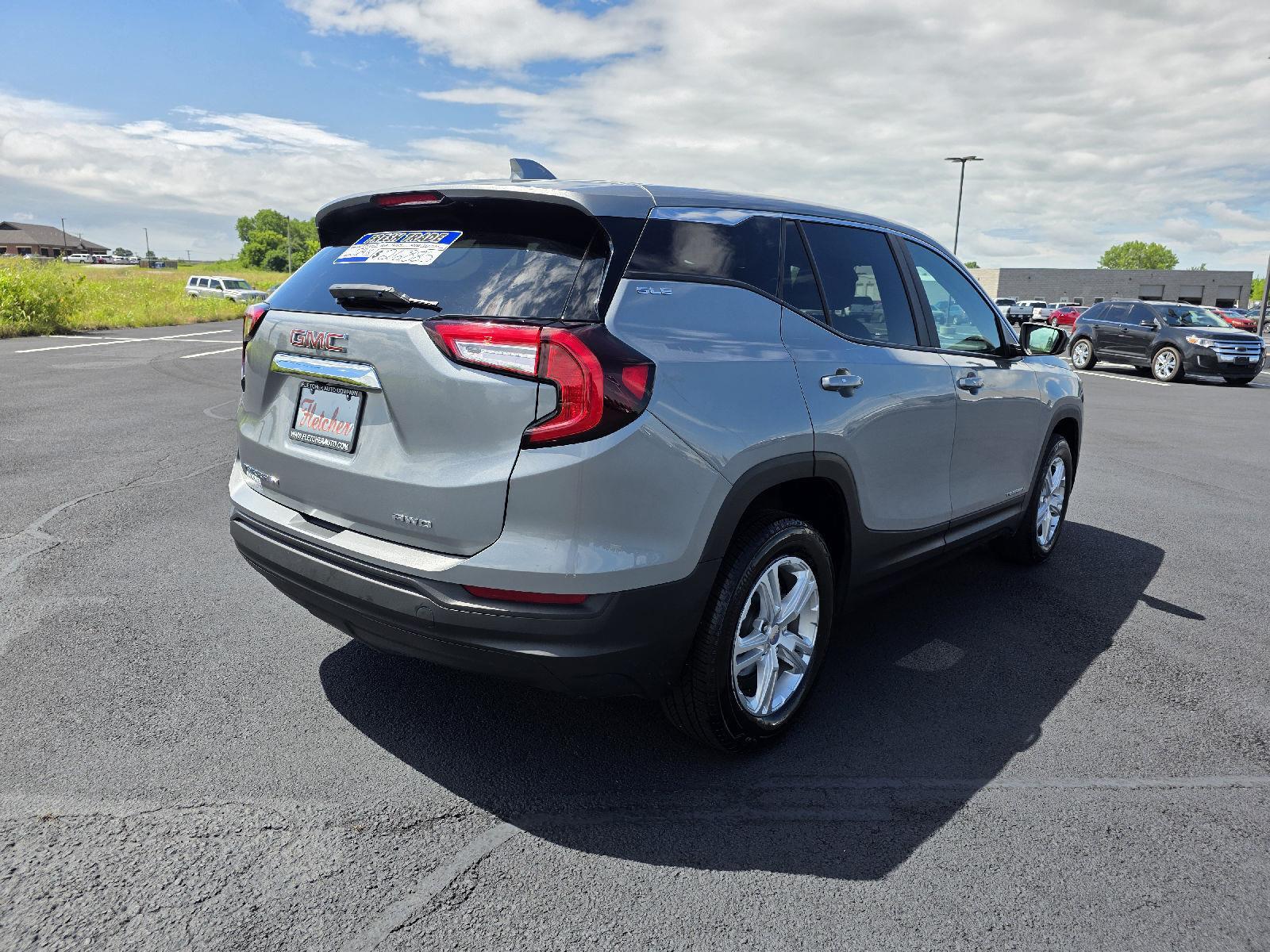 2024 Gmc Terrain SLE photo 2