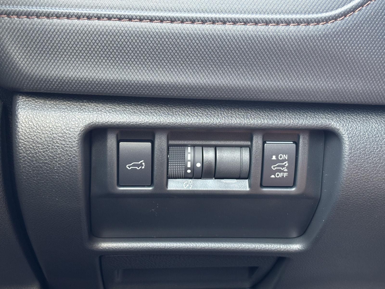 2025 Subaru Forester Touring photo 3