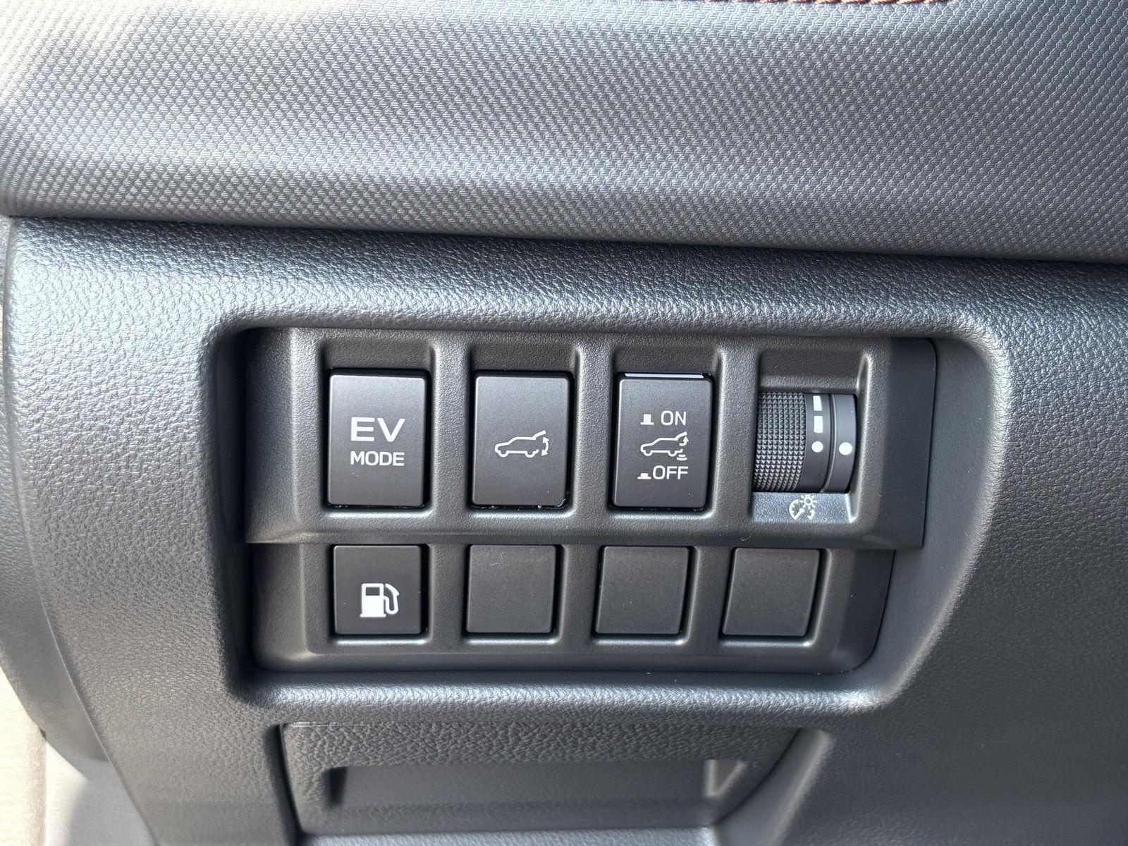 2025 Subaru Forester Touring photo 3