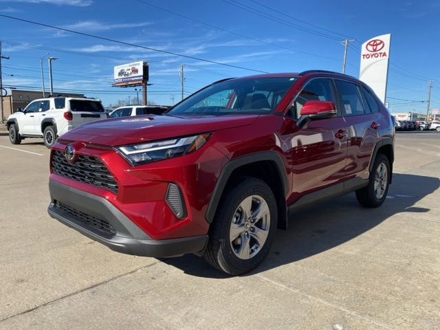 2025 Toyota RAV4 XLE's photo