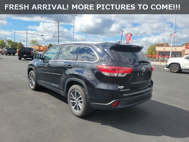 Used 2019 Toyota Highlander XLE with VIN 5TDJZRFHXKS608474 for sale in Joplin, MO