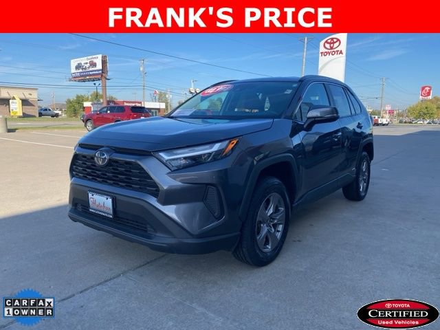 2024 Toyota RAV4 XLE's photo