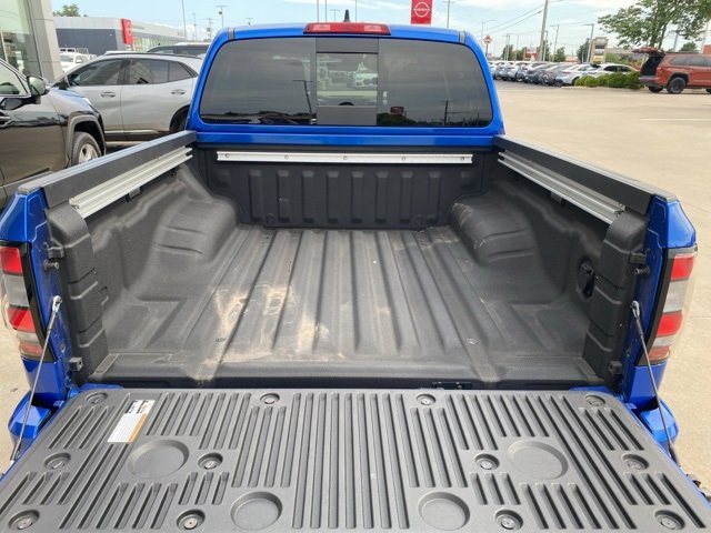 2024 Nissan Frontier SL photo 4