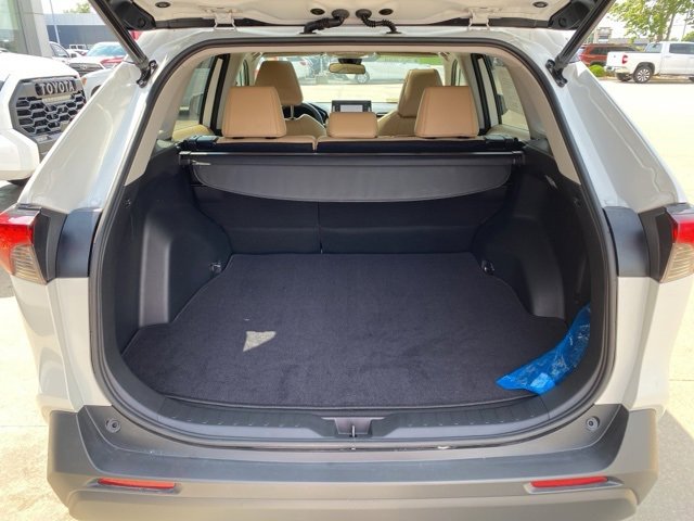 2021 Toyota RAV4 XLE Premium photo 4