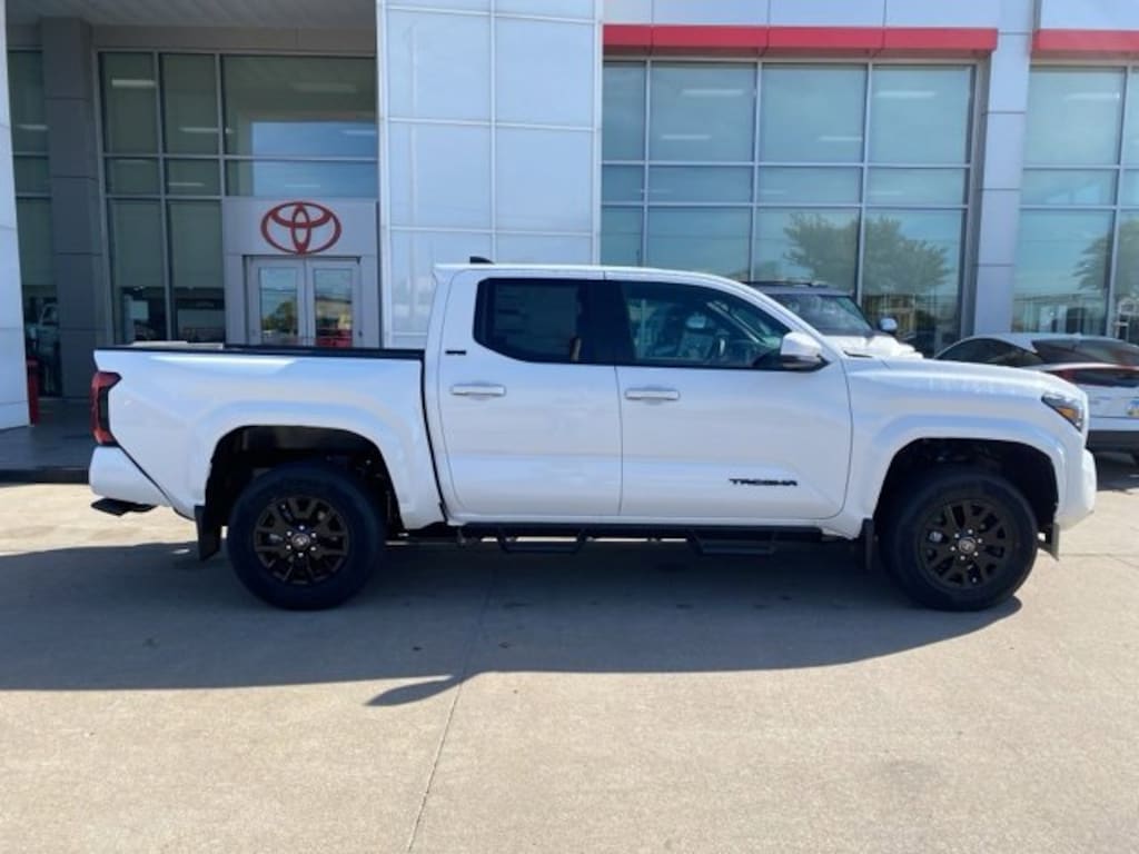 New 2025 Toyota Tacoma SR5 4X4 DOUBLE CAB