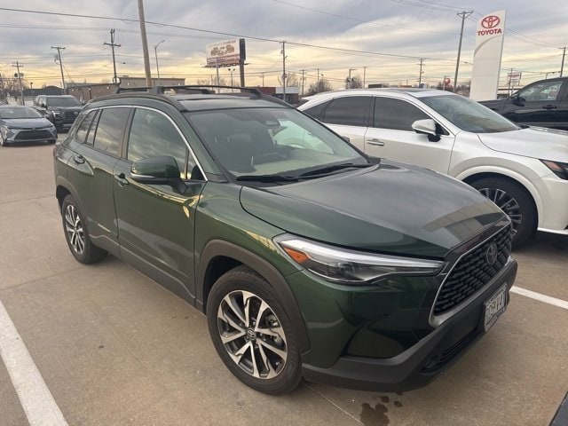 2024 Toyota Corolla Cross XLE's photo
