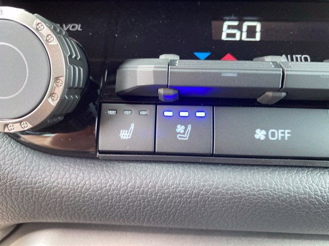 2026 Toyota Tundra Limited - Photo 12