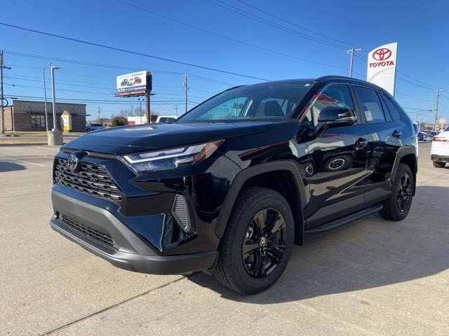 2025 Toyota RAV4 XLE's photo