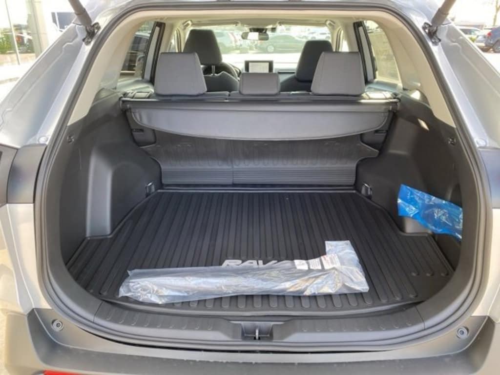 New 2025 Toyota RAV4 XLE XLE AWD SUV