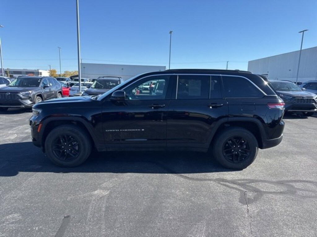 Used 2025 Jeep Grand Cherokee Laredo SUV