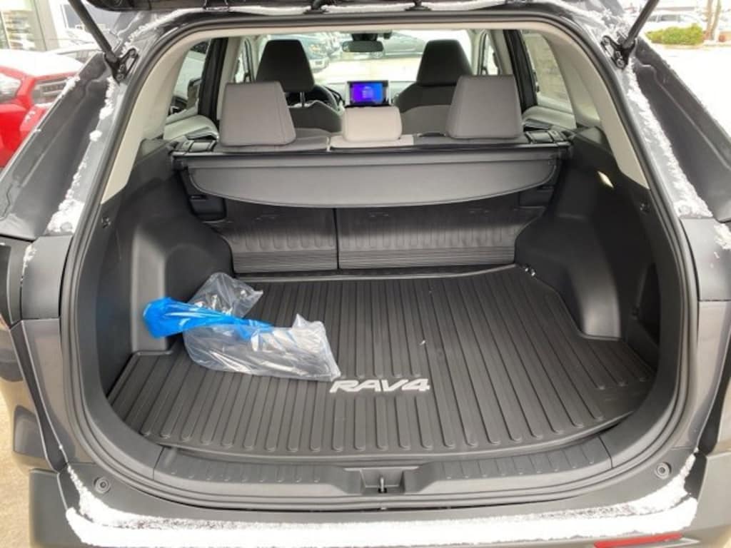 New 2025 Toyota RAV4 XLE XLE AWD SUV