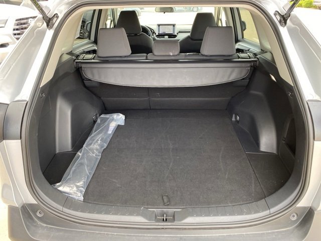 2025 Toyota RAV4 Hybrid XLE photo 3