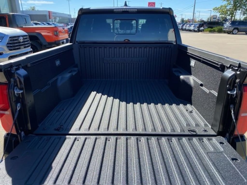 New 2025 Toyota Tacoma SR5 4X4 DOUBLE CAB