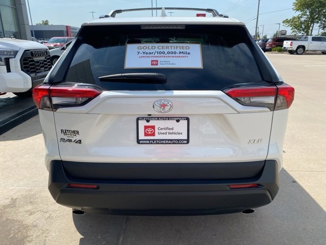 2021 Toyota RAV4 XLE Premium photo 3