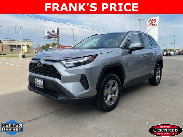 2025 Toyota RAV4 XLE's photo