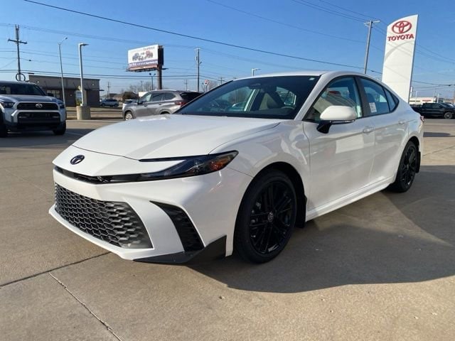 2026 Toyota Camry SE's photo