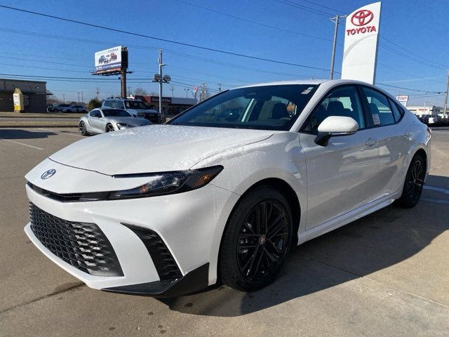 2026 Toyota Camry SE's photo