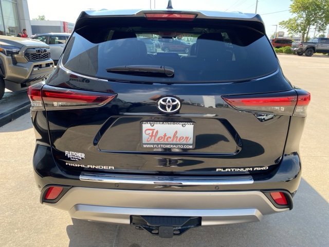 2024 Toyota Highlander Platinum photo 3