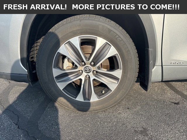 2023 Toyota Highlander Hybrid XLE photo 4