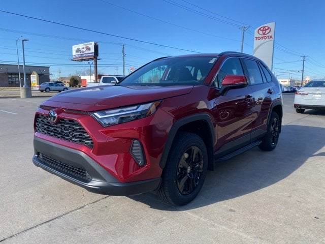 2025 Toyota RAV4 XLE's photo