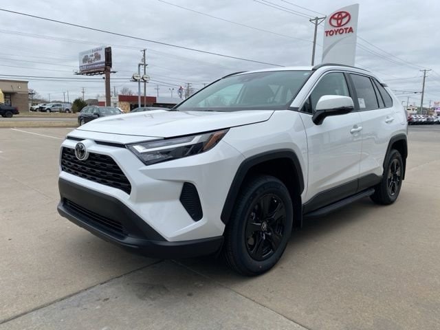 2025 Toyota RAV4 XLE's photo